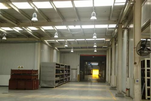仓库照明应该如何选择合适的LED灯具呢